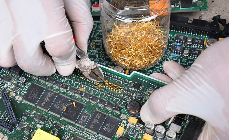 Gold and silver recycling of electronic waste
