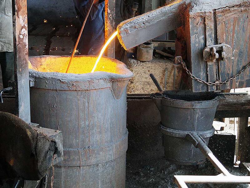 Casting of cast iron and steel parts